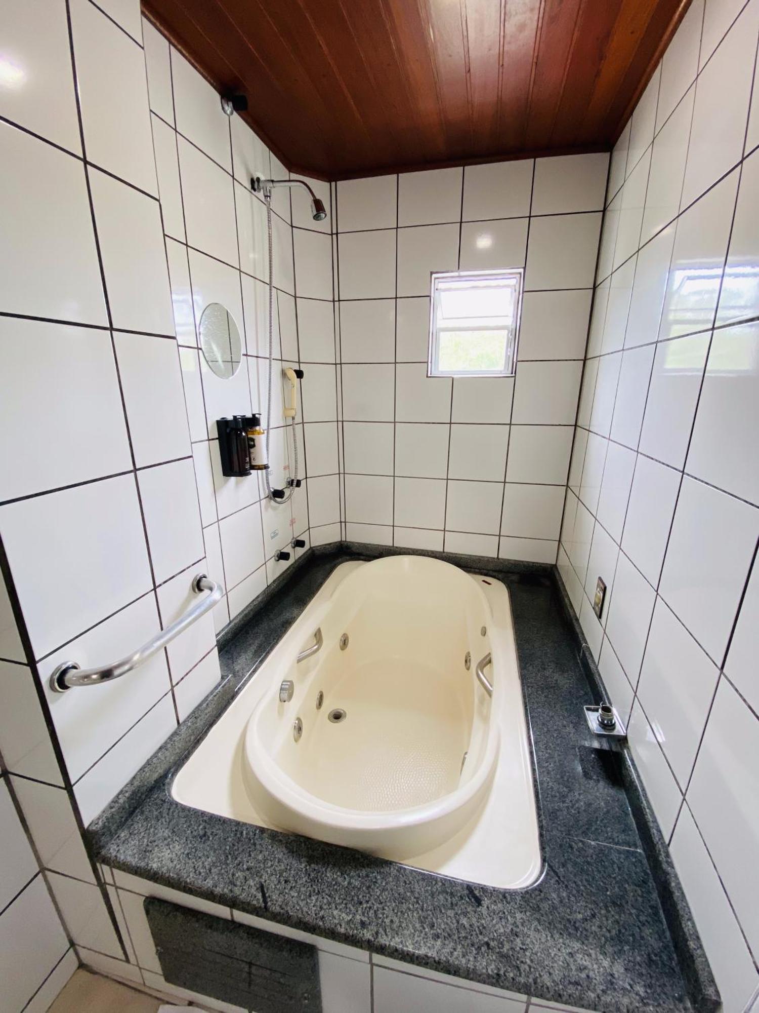 Real Nob Hotel Орлеанс Екстериор снимка